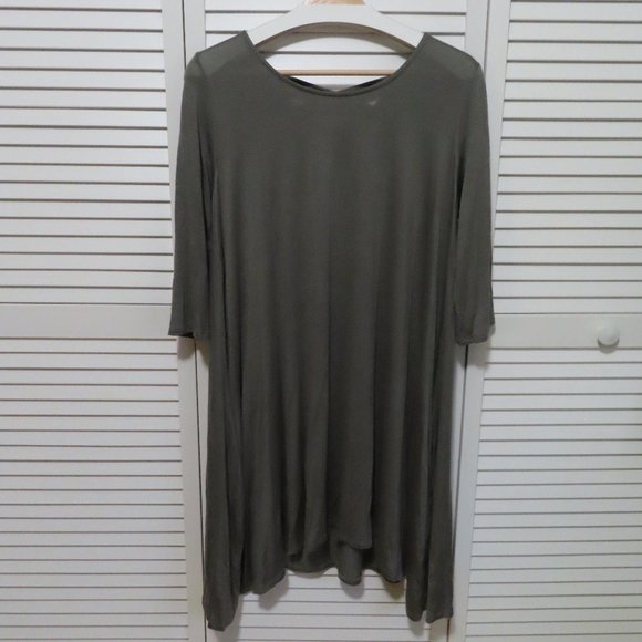 Mother Bee Apparel Blouse - Picture 2 of 3